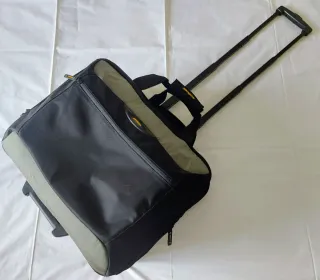 Maletín trolley Targus para ropa y portátil 17.3