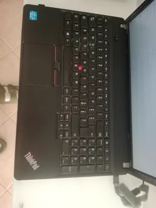 Lenovo ThinkPad  Edge E530c ( vedi foto) .