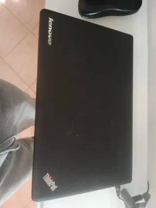 Lenovo ThinkPad  Edge E530c ( vedi foto) .