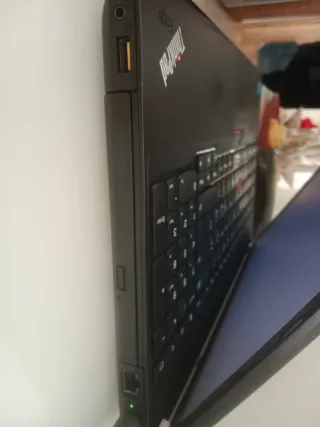 Lenovo ThinkPad  Edge E530c ( vedi foto) .