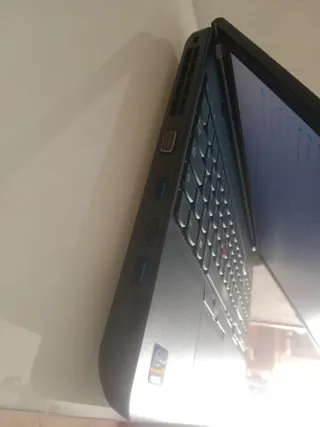 Lenovo ThinkPad  Edge E530c ( vedi foto) .