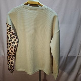 Camiseta SHEIN bicolor beige animal print