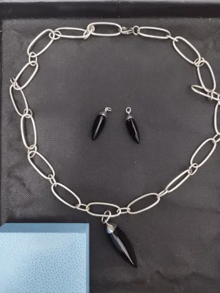 Conjunto collar y colgantes para anillas.