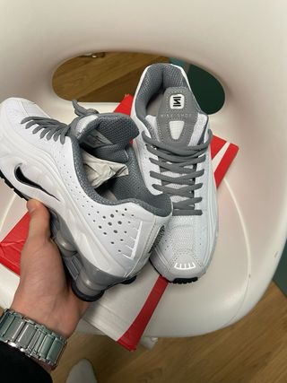 Nike Shox R4 Blancas y Grises