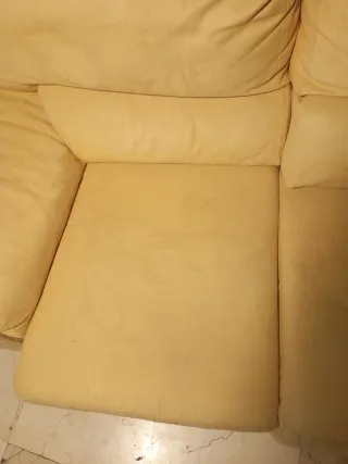 Sofá de 2 plazas en piel amarillo
