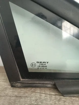 Luna delantera derecha Seat León 2