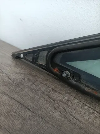 Luna delantera derecha Seat León 2