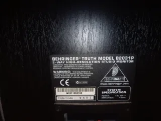 Monitores Behringer 2031P + Etapa FBT HP2030