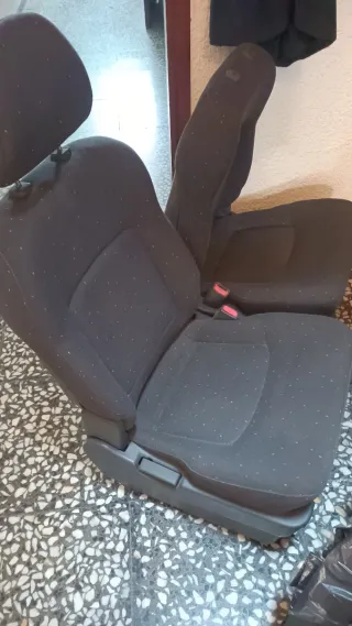 2 Asientos Hyundai Trajet