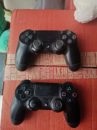 2 Joystick PS4 Sony danneggiati
