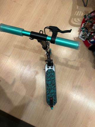 Patinete infantil 6-9 años. Sin estrenar.