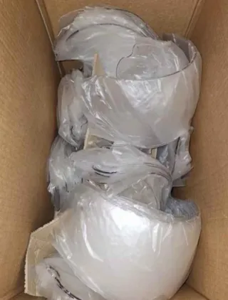 Lote cascos moto, más de 100 unidades + material