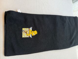 Bufanda negra con dibujo