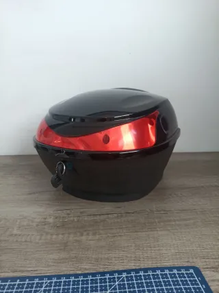 Baúl portaequipaje para ciclomotor