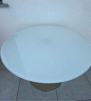 Elegante tavolo rotondo piano vetro bianco
