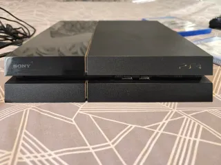 PS4 500GB + 2 Mandos + 3 Juegos.