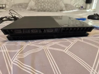 PS4 500GB + 2 Mandos + 3 Juegos.