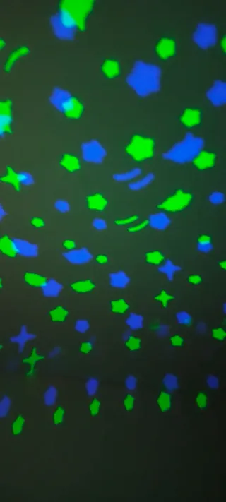 Móvil proyector cuna ovejas y estrellas