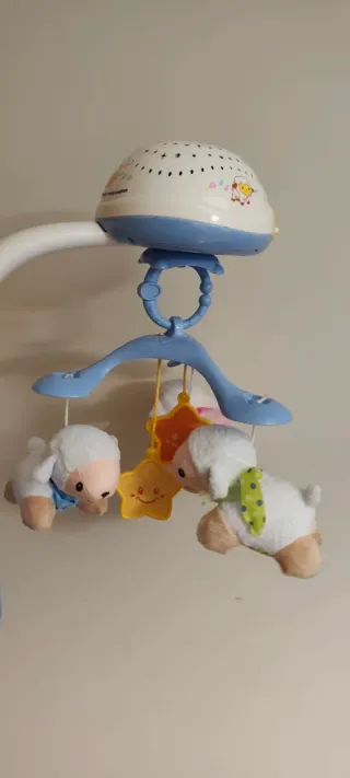 Móvil proyector cuna ovejas y estrellas