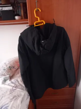 Cazadora impermeable.
