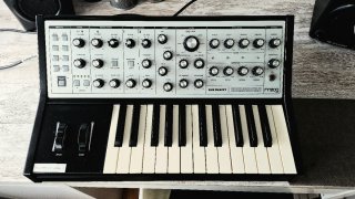Sintetizador Moog Sub Phatty
