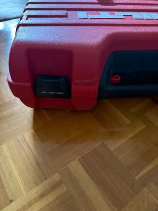 Caja Hilti para radial AG 125 A22.