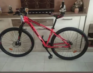 Bicicleta de Montaña Roja