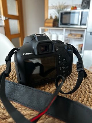 Cámara Canon EOS 200D + Objetivo + Funda