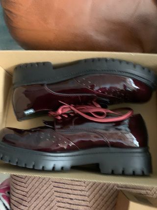 Zapatos Gorila charol burdeos