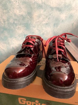 Zapatos Gorila charol burdeos