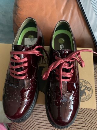 Zapatos Gorila charol burdeos