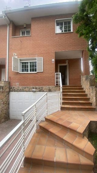 Casa pareada en alquiler en Zona Estación en Pozuelo de Alarcón