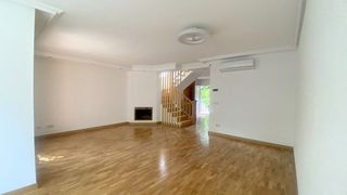 Casa pareada en alquiler en Zona Estación en Pozuelo de Alarcón