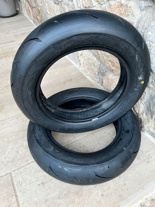 Juego de neumáticos CST