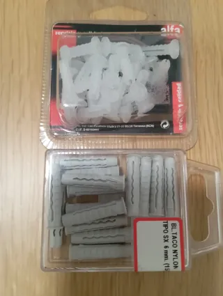 Lote de tornillería y tacos