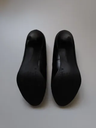 Zapatos de salón negros con hebilla talla 39