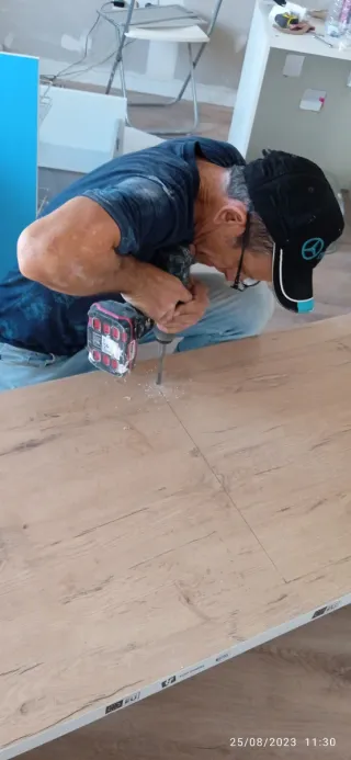 Armario de madera claro