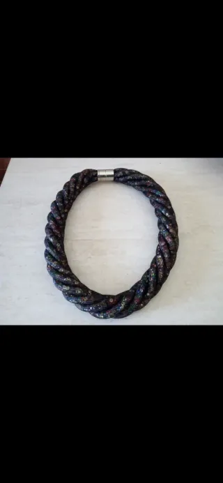 Collana girocollo intrecciata con glitter