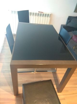 Mesa de comedor cristal negro y metal