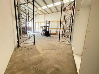 Local comercial en venta en Villalonquéjar en Burgos