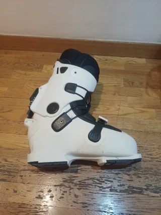 Botas de esquí blancas y negras