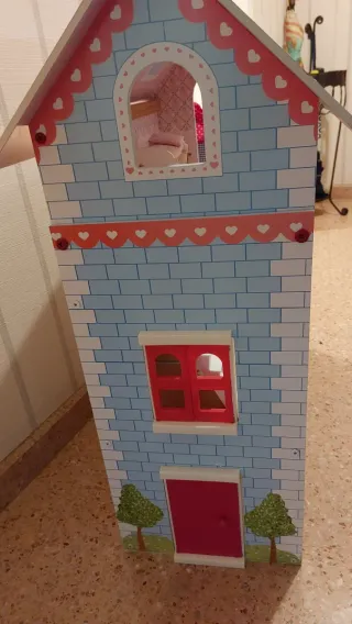Casa de muñecas de madera