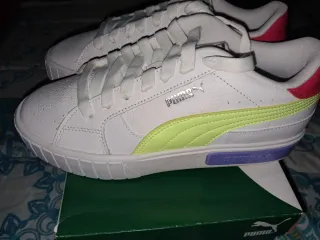 Zapatillas Puma Blancas con Detalles Rosa y Verde