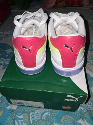 Zapatillas Puma Blancas con Detalles Rosa y Verde