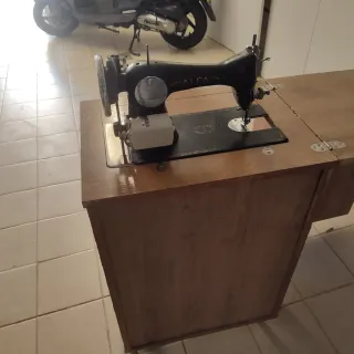 Máquina de coser antigua " Alfa"