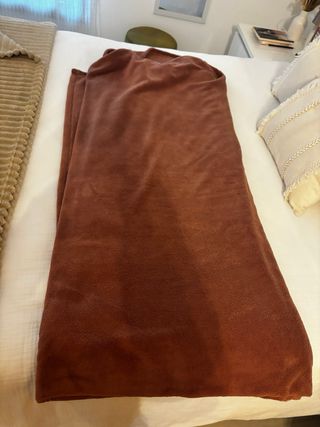 Manta grande Ikea color taupe rosado. Extra suave