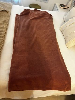 Manta grande Ikea color taupe rosado. Extra suave