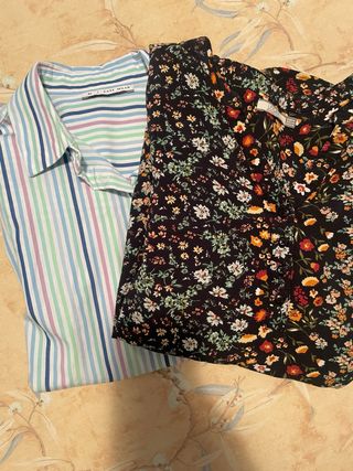 Camisa  Talla M Rayas Multicolor y otra a flores