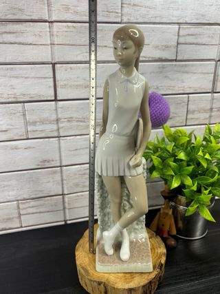 Figura Porcelana Santa Clara Mujer