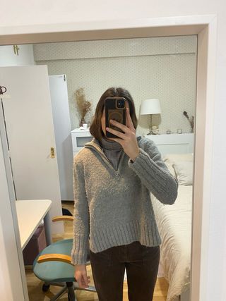 Jersey gris cuello alto cremallera